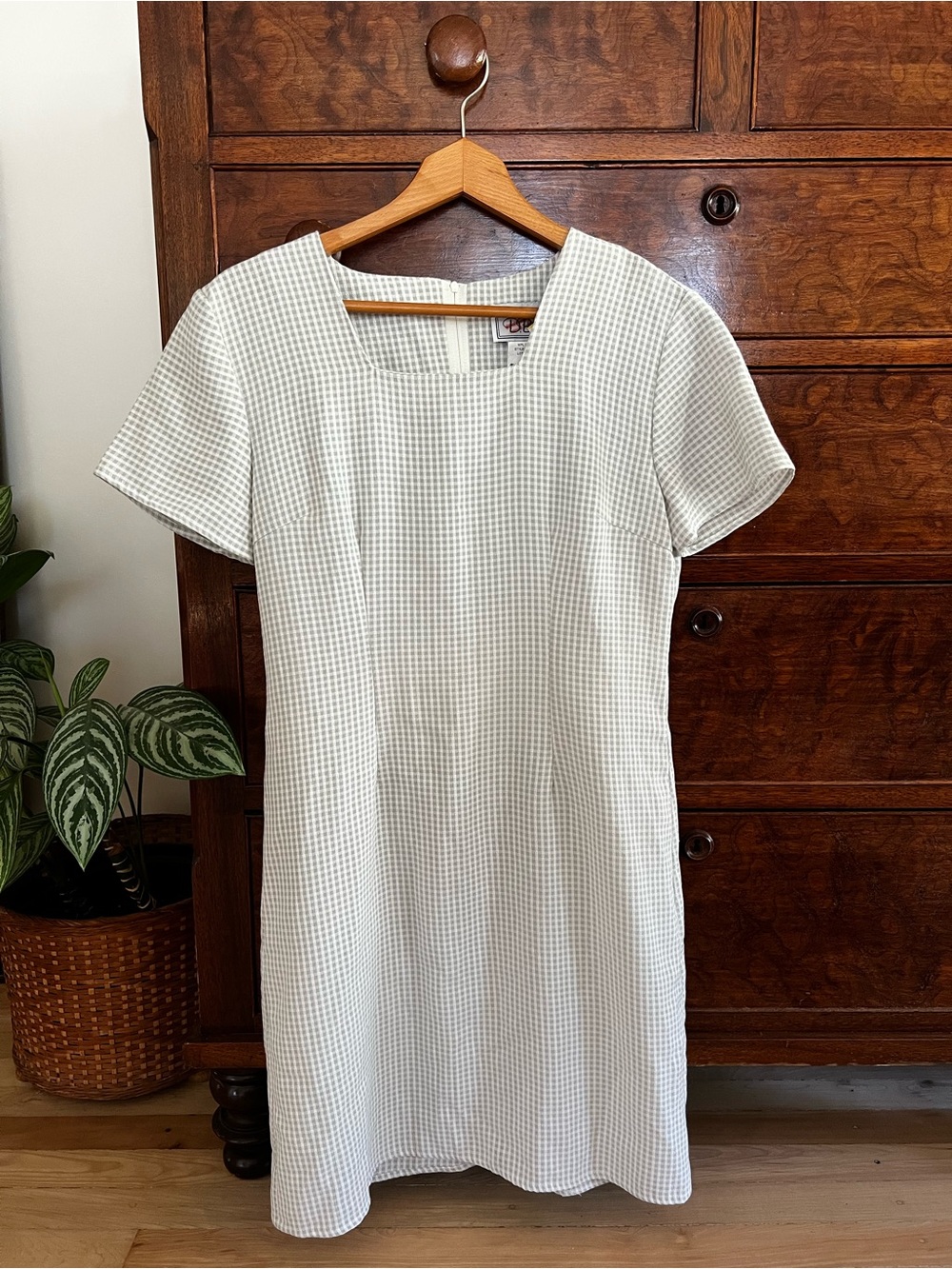 Vintage Women’s White and Light Gray Gingham Short Sleeve Dress